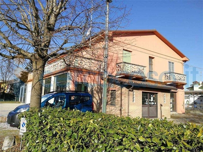 Palazzo da ristrutturare, in vendita in Strada Coramina 1, Ostellato