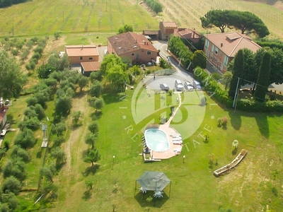 Prestigiosa villa di 3000 mq in vendita Capannori, Toscana