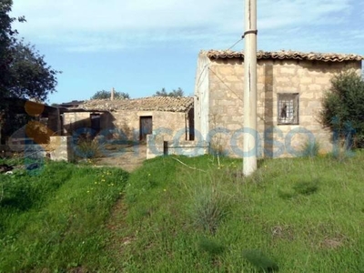 Rustico casale da ristrutturare, in vendita in Strada Provinciale 36 163, Santa Croce Camerina