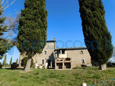 Rustico casale in ottime condizioni in vendita a Montecatini Val Di Cecina