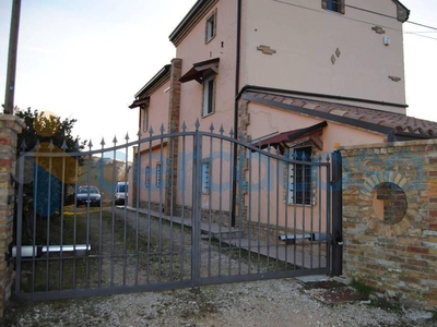 Rustico casale in ottime condizioni, in vendita in Clementi, Castel Frentano