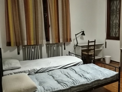 Stanza in affitto in appartamento con 5 stanze a Padova SOLO FEMMINE