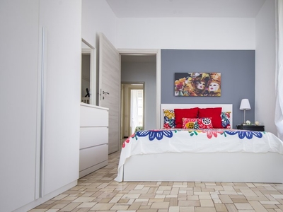 Stanza in affitto in appartamento con 6 camere da letto a Primaticcio, Milano