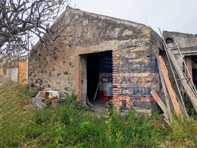 Terreno da ristrutturare, Calatabiano san marco