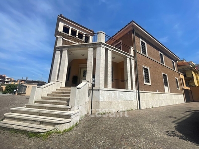 Ufficio in Affitto in Via Rocca di Papa 12 a Roma