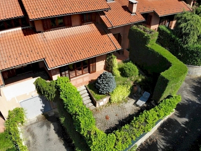 Villa a schiera, ottime condizioni.