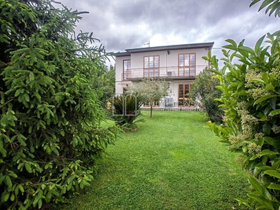 Villa con giardino, San Giuliano Terme asciano