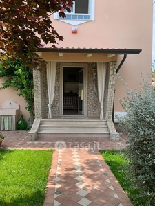 Villa in Affitto in Via Verona a Massa