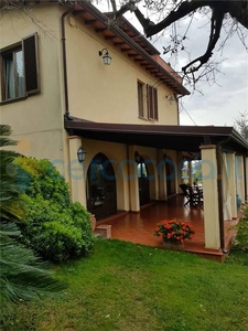 Villa in ottime condizioni, in vendita in Via Provinciale, Castelnuovo Magra