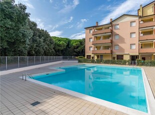 Accogliente appartamento a Rosolina con piscina e giardino