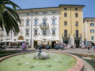 Accogliente appartamento sul lago di Garda con WiFi e parcheggio