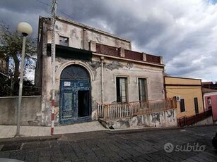 ACIREALE Palazzetto 160mq + Giardino e Terrazzo