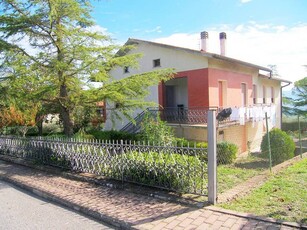 Affascinante Villa in Vendita con Vista Panoramica nel Parco Naturale della Val d'Orcia