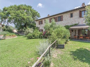 Appartamento di lusso con piscina e giardino a Lugnano