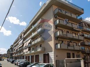 Appartamento in Affitto a Catania, zona Viale M. Rapisardi - Lavaggi, 1'000€, 150 m²