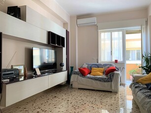 Appartamento in Affitto a Catanzaro, zona Catanzaro Centro, 600€, 120 m², arredato