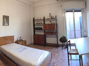 Appartamento in Affitto a Foggia, zona centro, 210€, 140 m², arredato