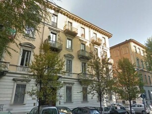Appartamento in Affitto a Torino, zona Valentino, 770€, 150 m²