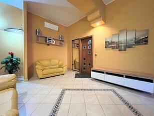 Appartamento in Affitto ad Catanzaro - 2400 Euro