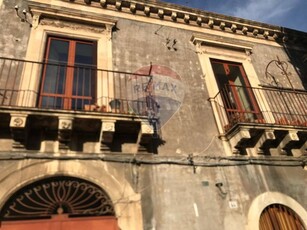 Appartamento in Vendita a Catania, zona Borgo, 147'000€, 130 m²