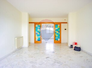Appartamento in Vendita a Catania, zona Librino, 100'000€, 126 m²
