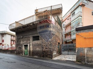 Appartamento in Vendita a Catania, zona Nesima, 89'000€, 130 m²