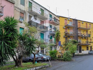 Appartamento in Vendita a Catania, zona Nuovalucello, 70'000€, 99 m²