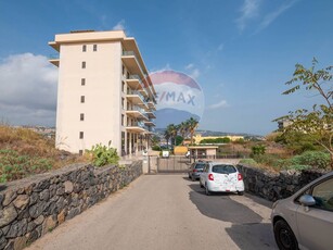 Appartamento in Vendita a Catania, zona Ognina, 470'000€, 126 m²