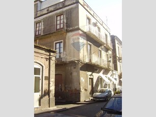 Appartamento in Vendita a Catania, zona Piazza Palestro, 38'000€, 80 m²