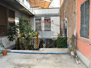 Appartamento in Vendita a Catania, zona Piazza Palestro, 45'000€, 85 m²