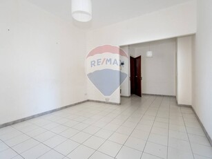 Appartamento in Vendita a Catania, zona Piazza Palestro, 89'000€, 119 m²
