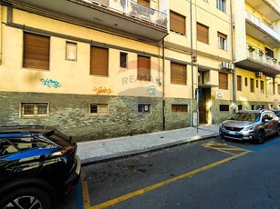 Appartamento in Vendita a Catania, zona Province, 289'000€, 200 m²