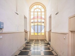 Appartamento in Vendita a Catania, zona Via S. Euplio - S.M. Gesù, 298'000€, 195 m²