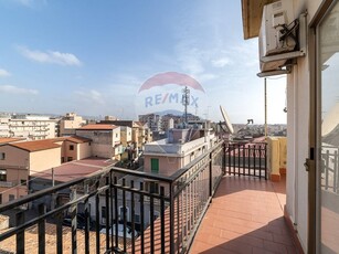 Appartamento in Vendita a Catania, zona Viale Rapisardi, 115'000€, 130 m²