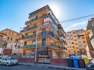 Appartamento in Vendita a Catania, zona Viale Rapisardi, 170'000€, 133 m²