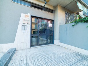 Appartamento in Vendita a Catania, zona Viale Rapisardi, 204'000€, 130 m²