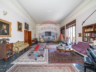 Appartamento in Vendita a Catania, zona Villa Bellini, 560'000€, 350 m²