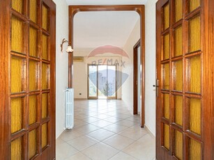 Appartamento in Vendita a Catania, zona Vulcania, 295'000€, 146 m²