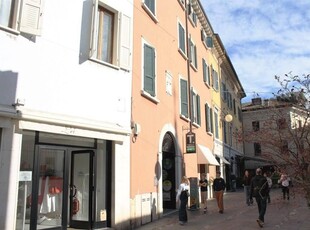 Appartamento in vendita a Desenzano Del Garda
