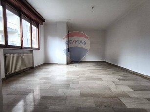 Appartamento in Vendita a Modena, zona Zona Viali, 205'000€, 120 m²