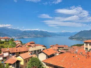 Appartamento vista lago con giardino e balcone vicino al Lago Maggiore