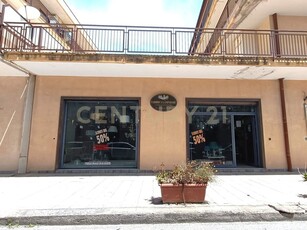 Attività commerciale in Vendita a Messina, zona Tremestieri, 180'000€, 180 m²