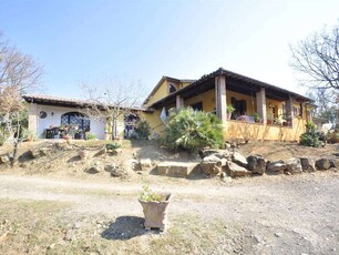 Azienda Agricola con Villa Panoramica in Vendita a Suvereto, Toscana - Vivi l'Eleganza Rurale