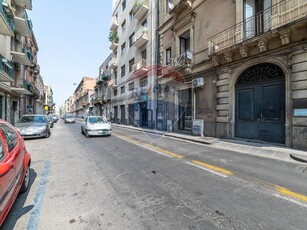 Bilocale in Vendita a Catania, zona Borgo, 85'000€, 68 m²