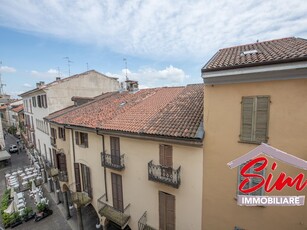 Bilocale in Vendita a Novara, zona Centro storico, 108'000€, 55 m², arredato