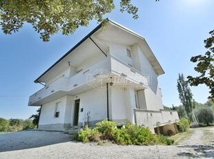 CASA BIFAMILIARE INDIPENDENTE CON AMPIO TERRENO !!