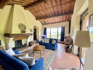 Casa di corte in Vendita a Lucca, zona San Cassiano di Moriano, 770'000€, 220 m², arredato, con Box