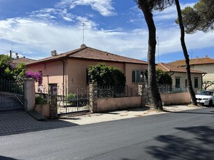 Casa indipendente con giardino e garage