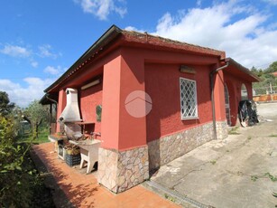 Casa indipendente in vendita