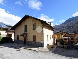 Casa indipendente in vendita